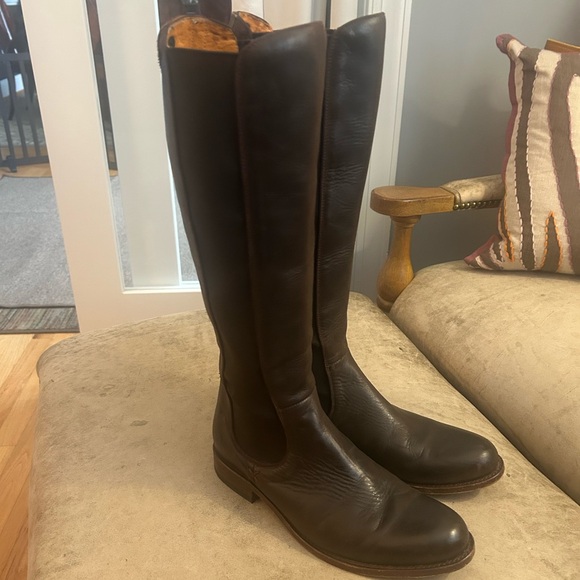 Frye Women’s Elegant Brown Leather Boots - Picture 1 of 6